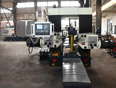 双面铣床能升降，还能加转台，还能加龙门架